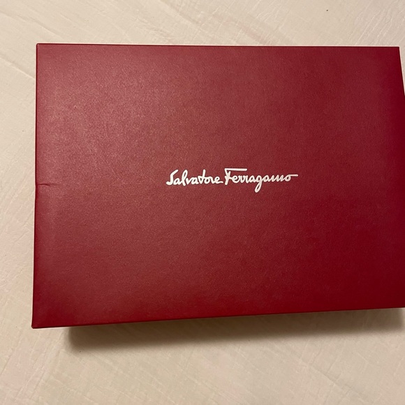 Pristine Salvatore Ferragamo Vera Bow heels - Picture 9 of 10